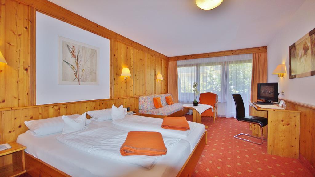 Hotel Schwarzenbergs Traube Glottertal Exterior photo