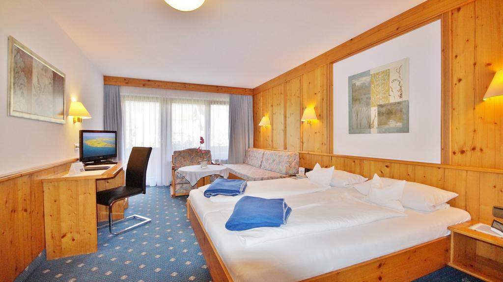 Hotel Schwarzenbergs Traube Glottertal Exterior photo