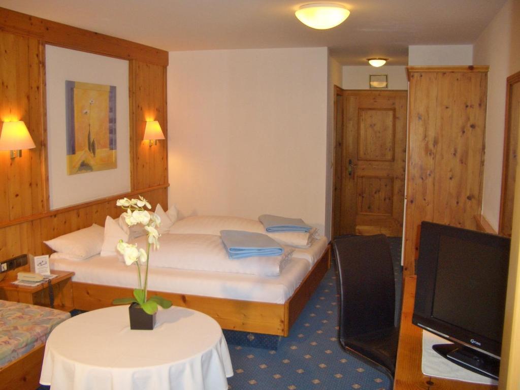 Hotel Schwarzenbergs Traube Glottertal Exterior photo